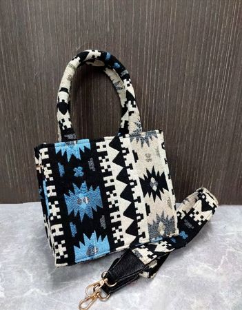 Stylish Box Handbag Sling for Eco-Friendly Fashion 088